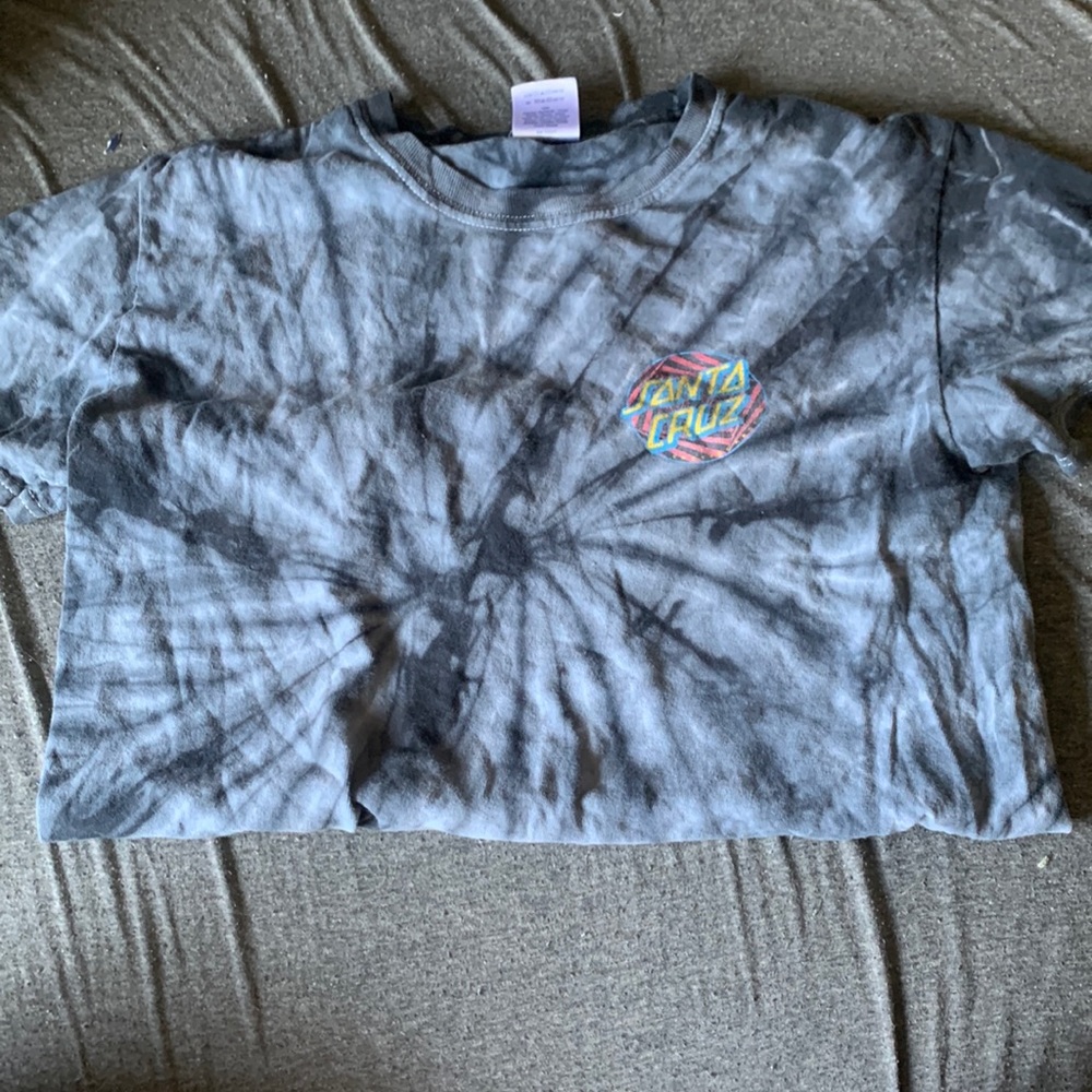 Santa Cruz shirt, has a small hole in armpit but you can’t see it when on